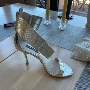 Alice + Olivia gold snakeskin stiletto